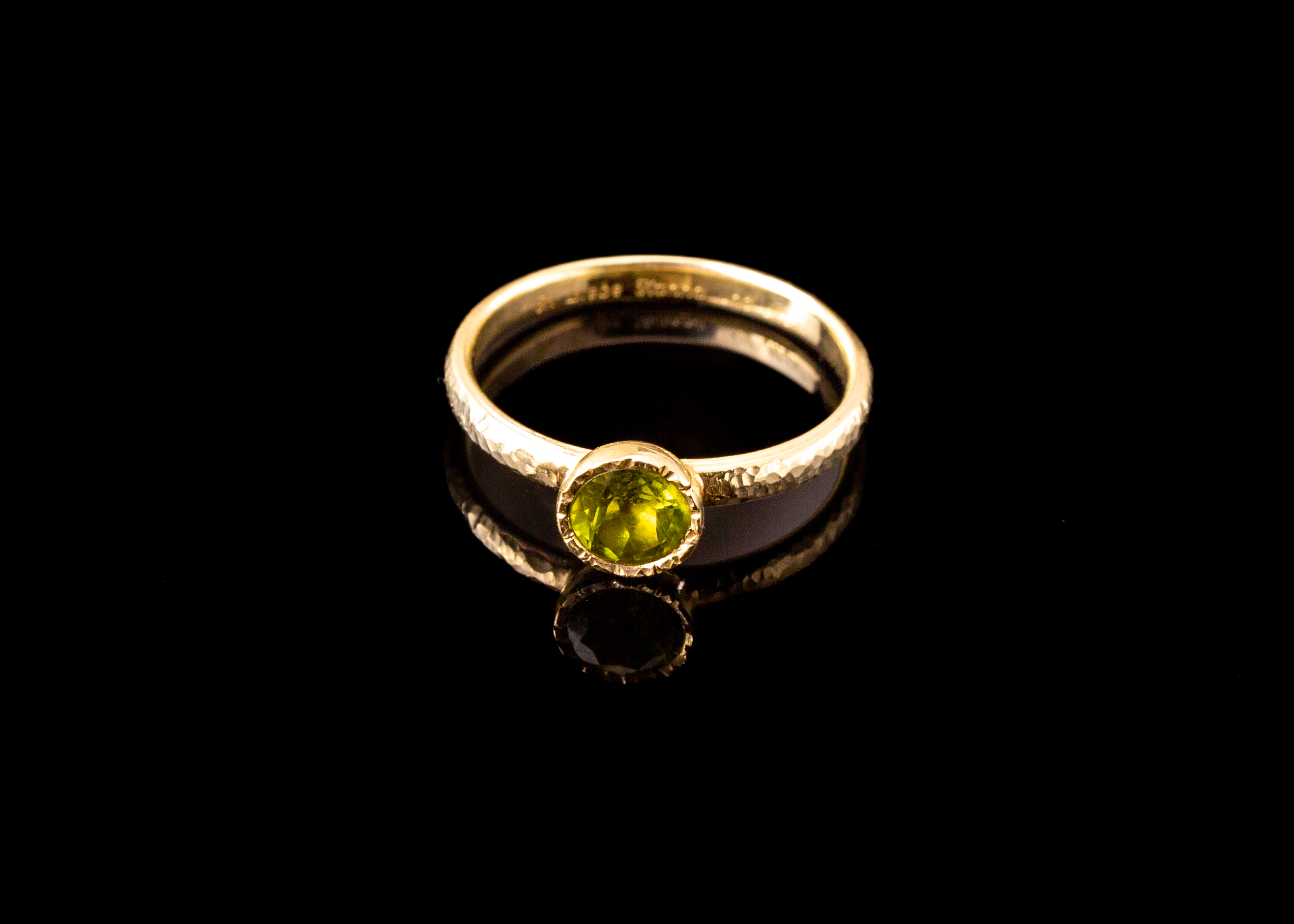 gehaemmert-gelbgold-damenring-peridot-gr54-weihnachtsgeschenk.jpg