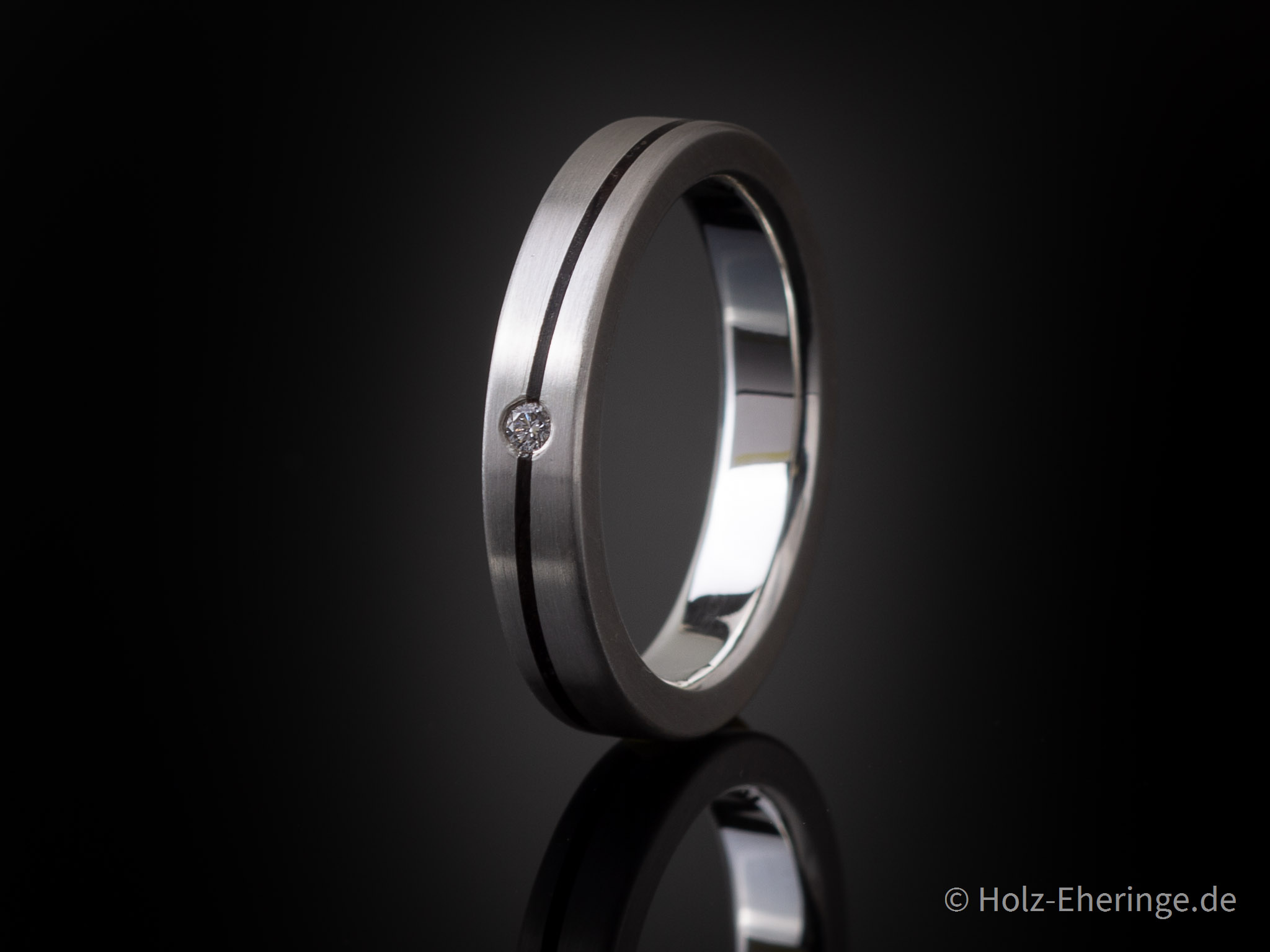 17th Edition Holzring mit Silber & Stein | Duft von frischem Holz 17th Edition Silberring mit Stein & freier Holzwahl – Exklusiver Designring mit schrägem Holzeinsatz