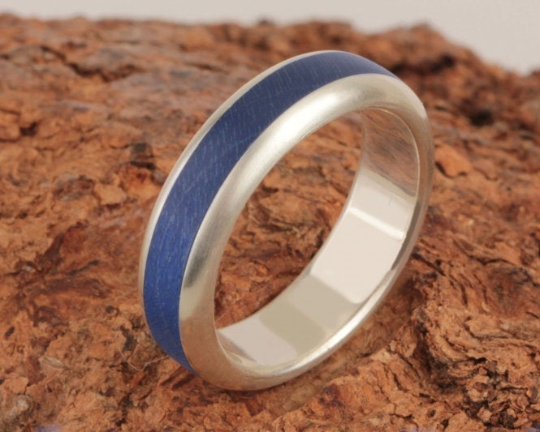 3rd Edition Slimline Bergahorn-Ring mit Silber | Handgefertigt 3rd Edition Slimline Bergahorn – Klassischer Holzring mit Silberstabilisierung