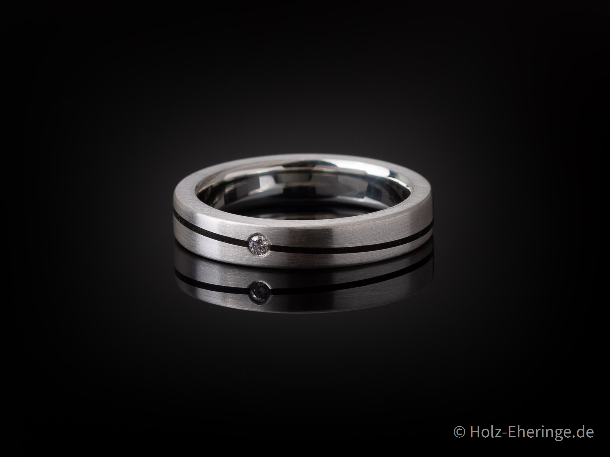 17th Edition Holzring mit Silber & Stein | Duft von frischem Holz 17th Edition Silberring mit Stein & freier Holzwahl – Exklusiver Designring mit schrägem Holzeinsatz