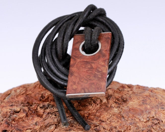 Dog Tag aus Amboina Maser Holz Dog Tag aus Amboina Maser Holz