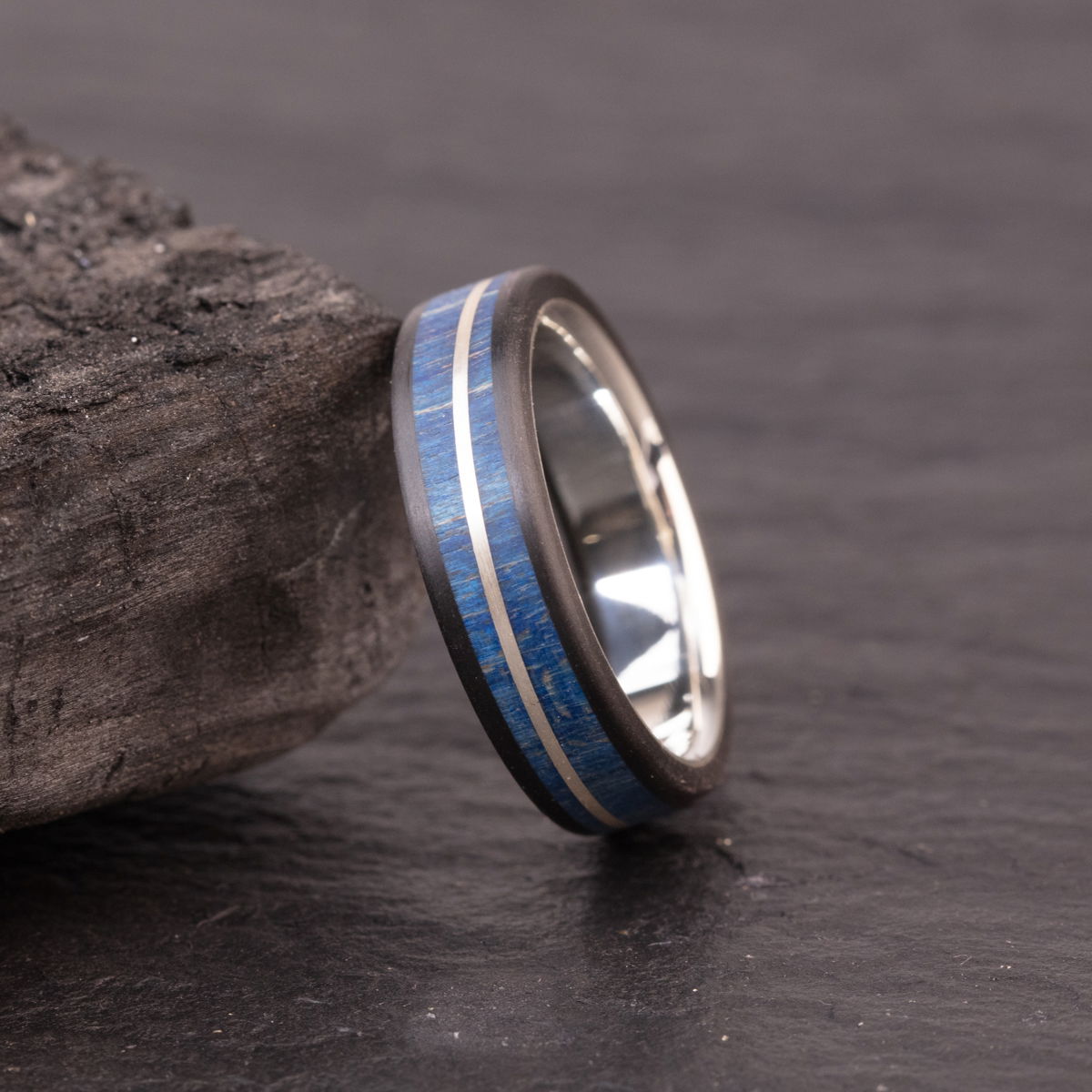 Carbon Ring mit Silber & blauem Bergahorn | Handgemacht 16th Edition Bergahorn blau Carbon-Silber
