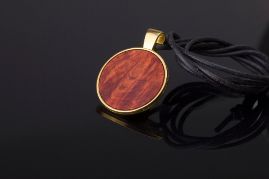 Anhänger mit Holz Anhänger mit Edelholz Goldfarben