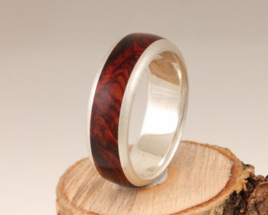 3rd Edition Slimline Cocobolo-Holzring mit Silber | Handgefertigt 3rd Edition Slimline Cocobolo Ring aus Holz – Exklusiver Holzring mit Silberakzenten