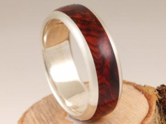 3rd Edition Slimline Cocobolo-Holzring mit Silber | Handgefertigt 3rd Edition Slimline Cocobolo Ring aus Holz – Exklusiver Holzring mit Silberakzenten