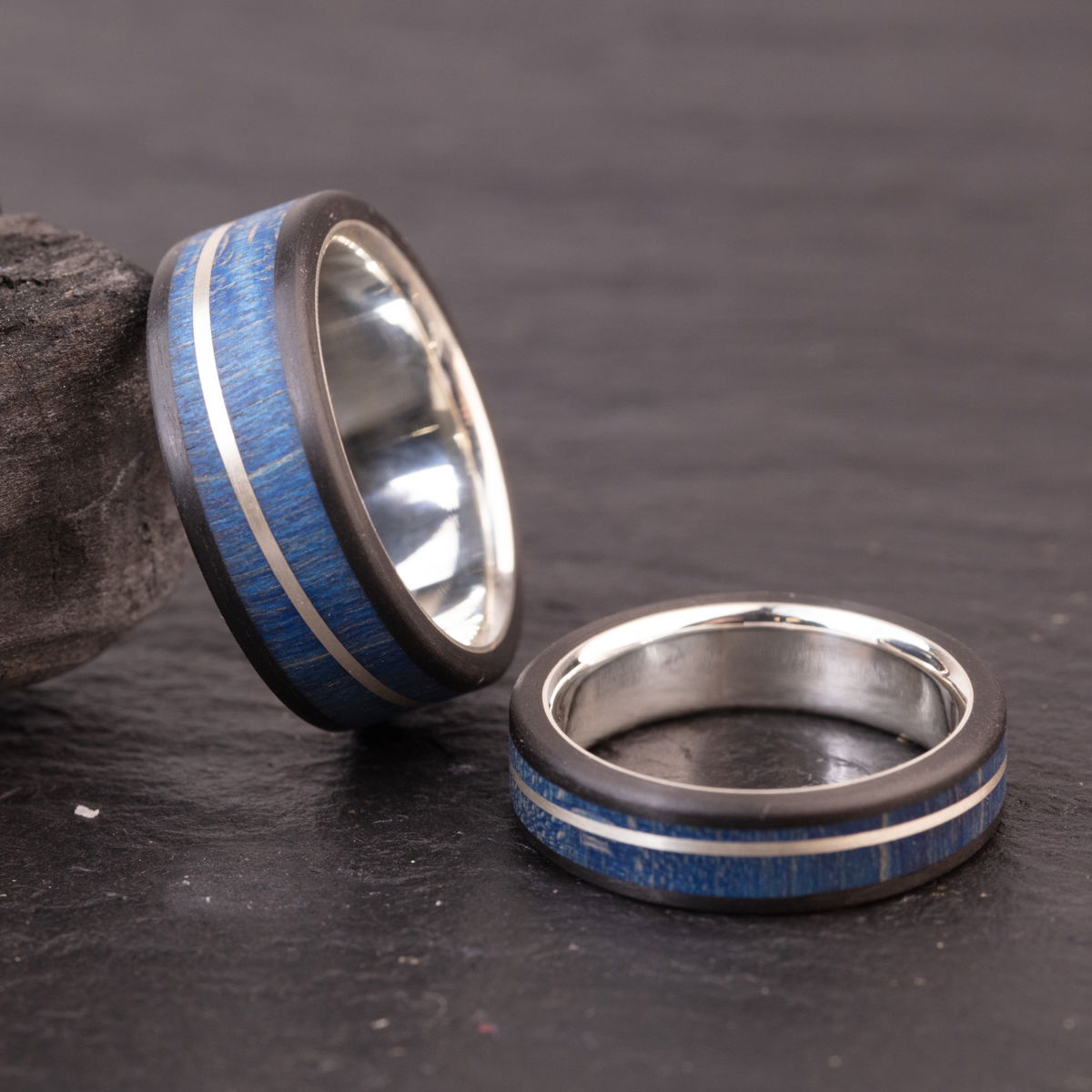 Carbon Ring mit Silber & blauem Bergahorn | Handgemacht 16th Edition Bergahorn blau Carbon-Silber