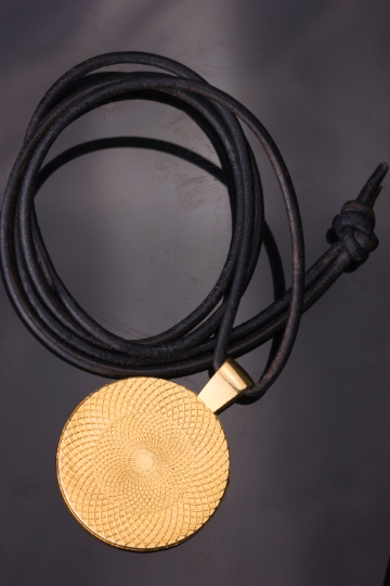 Anhänger mit Holz Anhänger mit Edelholz Goldfarben